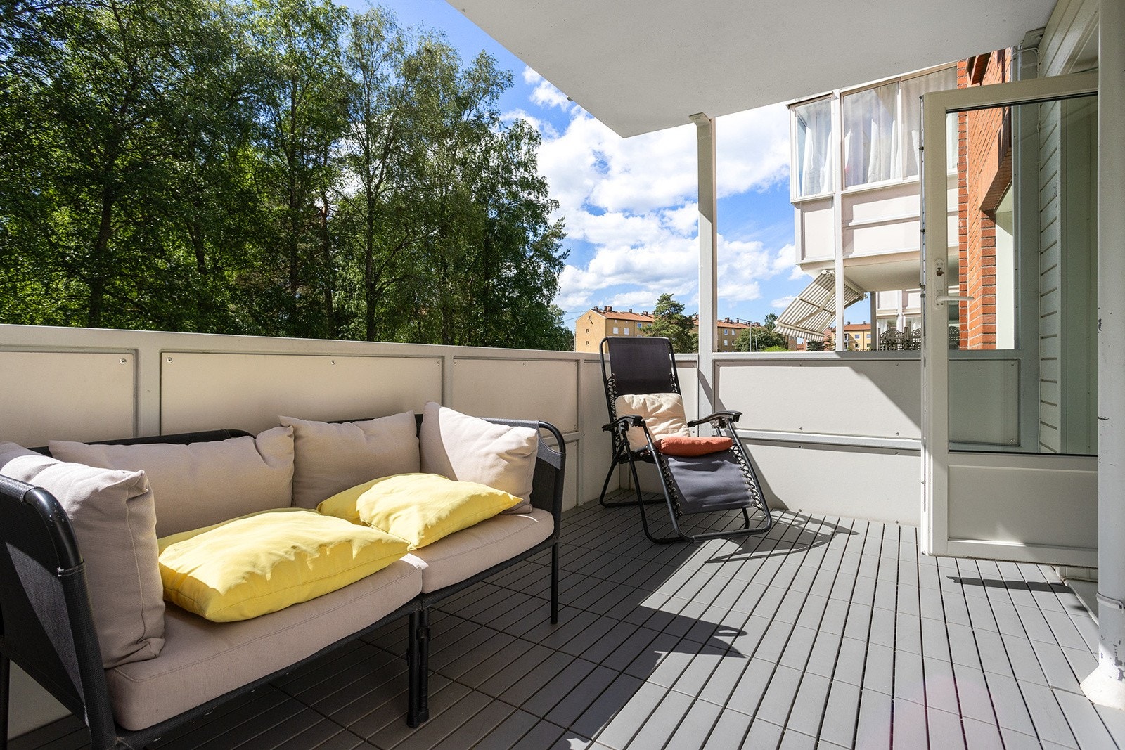 Solrik privat balkong Galleribilde
