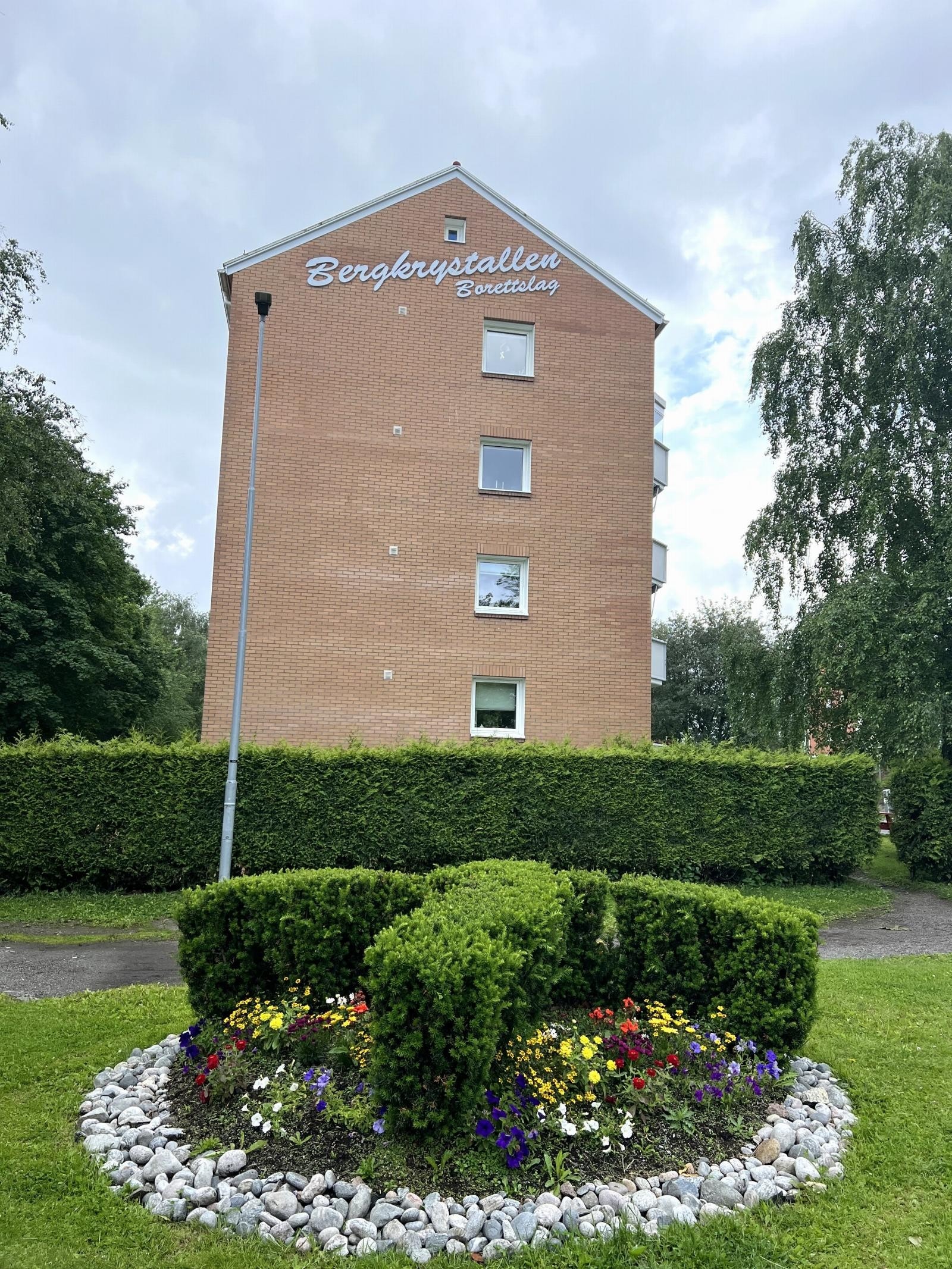 Blomsterbed ønsker deg hjertelig velkommen Galleribilde