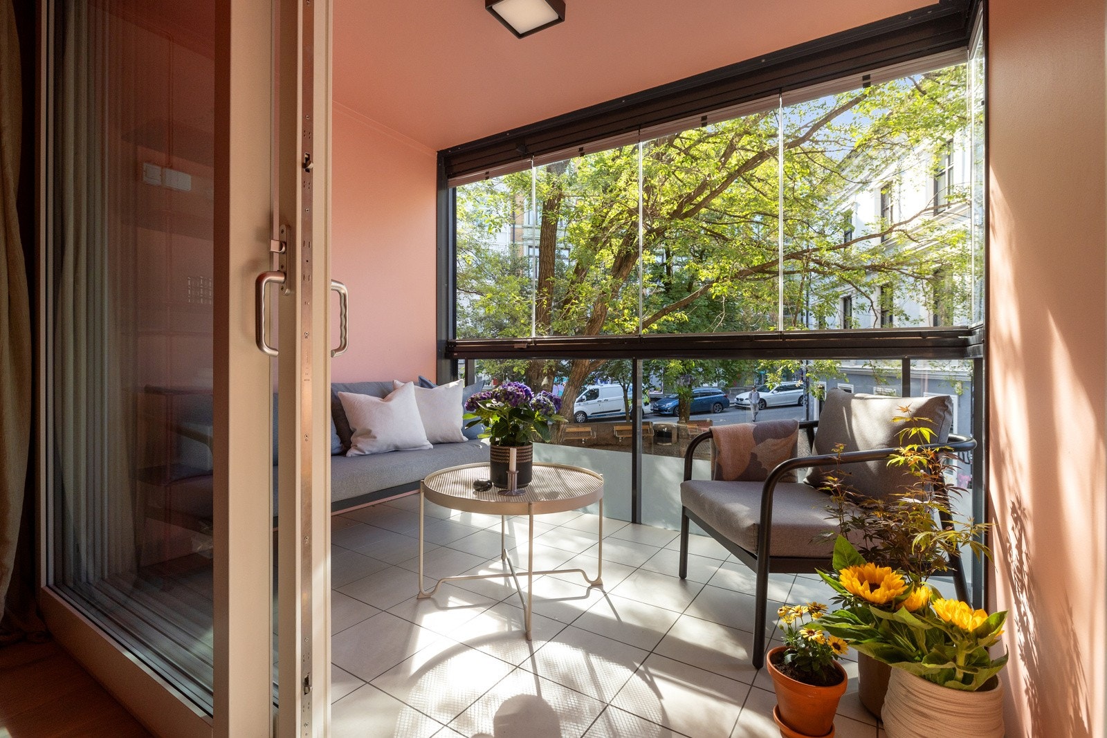 Før du får se resten av leiligheten, må du få med deg den innglassede balkongen på ca. 6 m². Galleribilde