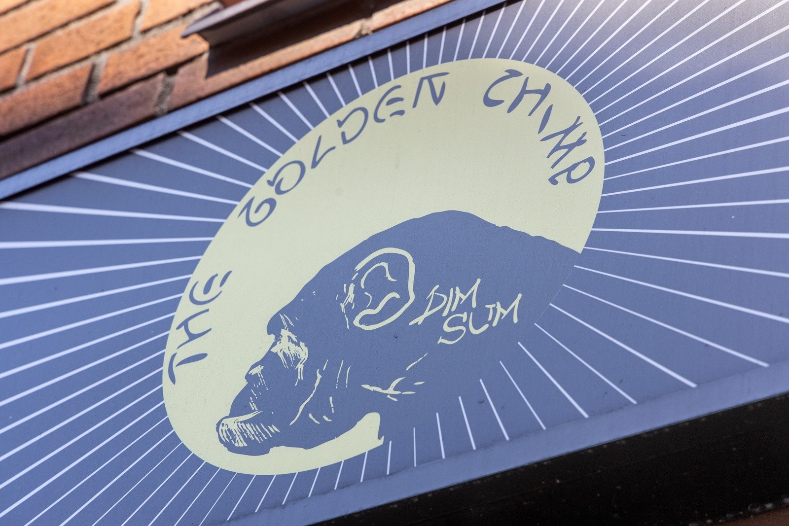 The Golden Chimp leier lokalet av borettslaget. Det ryktes at dette er en av Oslos beste dumplingrestauranter. Galleribilde