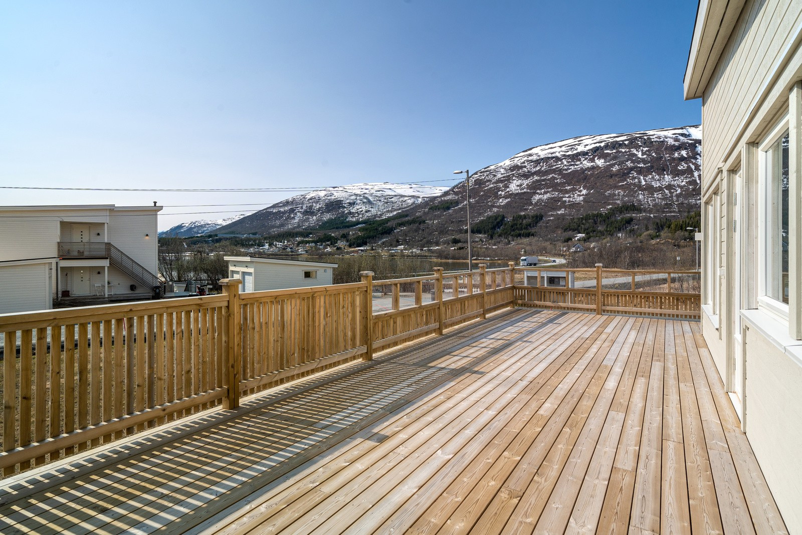 Stor vestvendt terrasse - Perfekt for grillsesongen, avkobling og hygge.