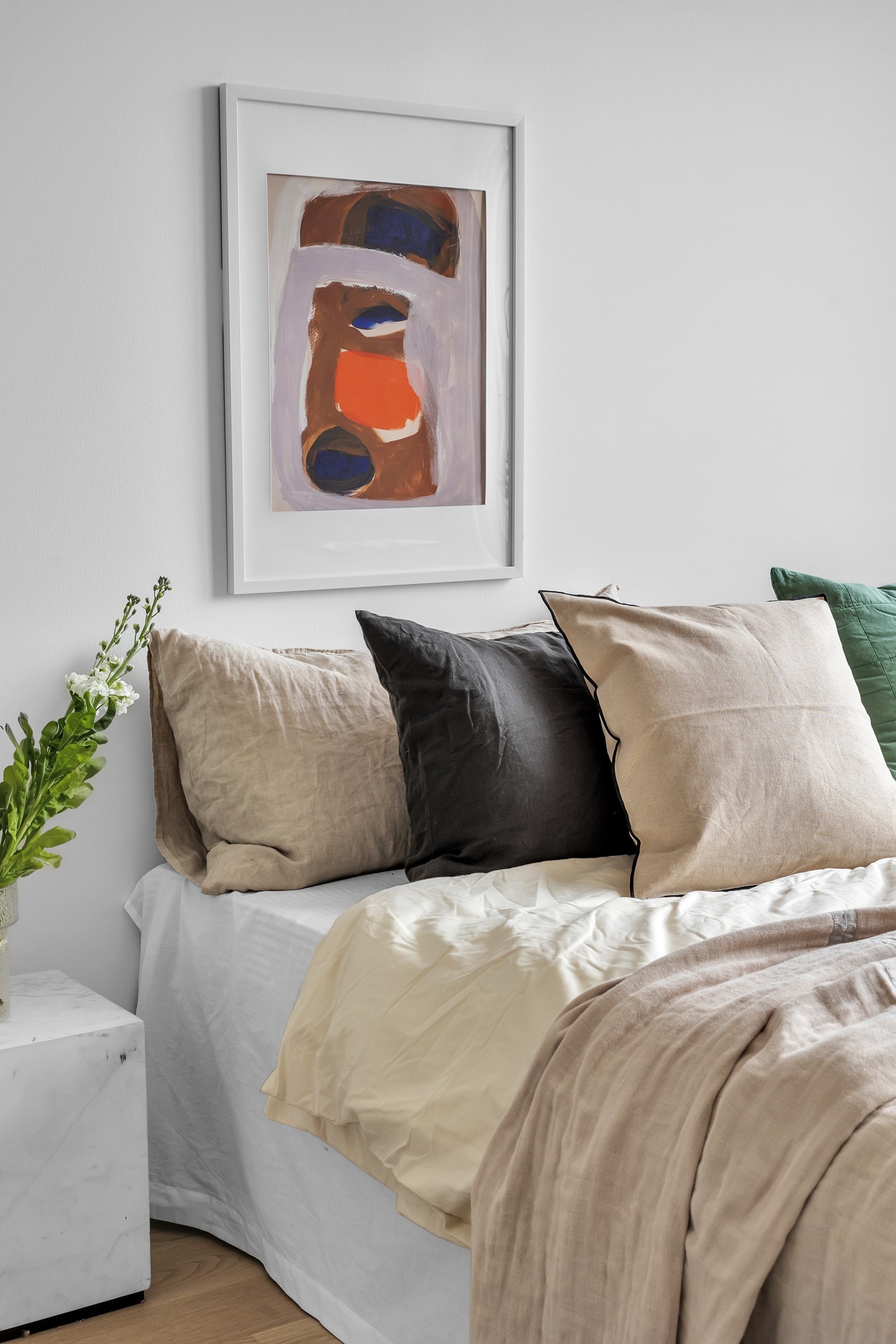 Her finner du rikelig plass til dobbeltseng, oppbevaring m.m. Galleribilde