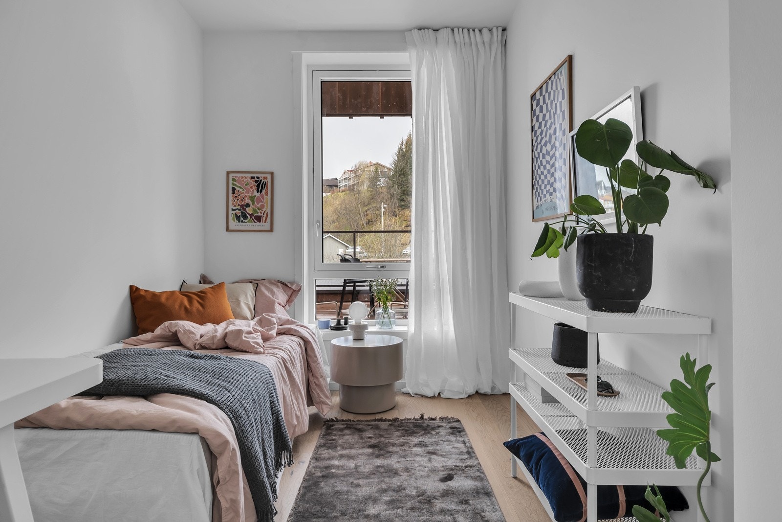 Fint soverom med vestvendt vindu Galleribilde