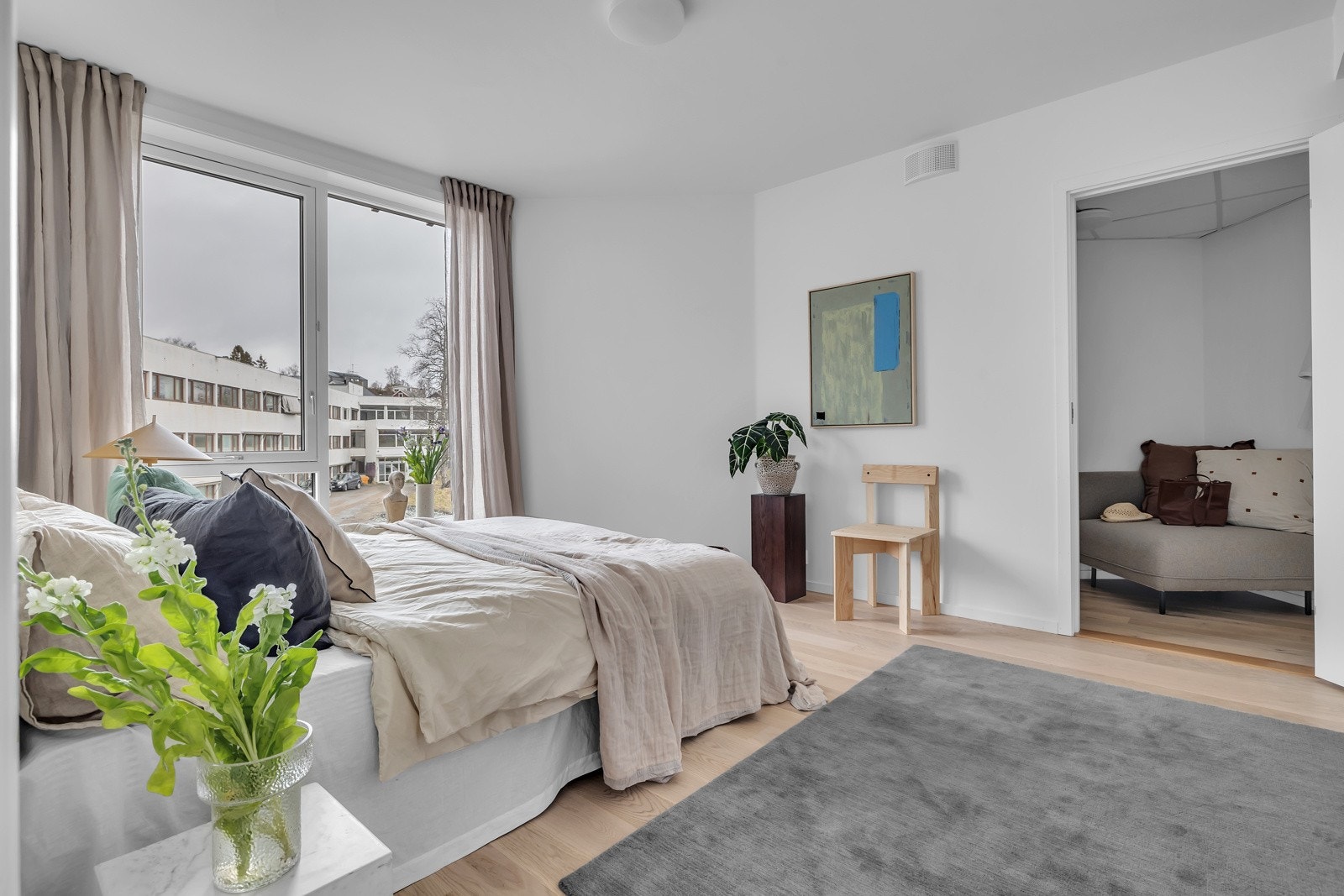 Innenfor soverommet er det en praktisk bod på 3m2 Galleribilde