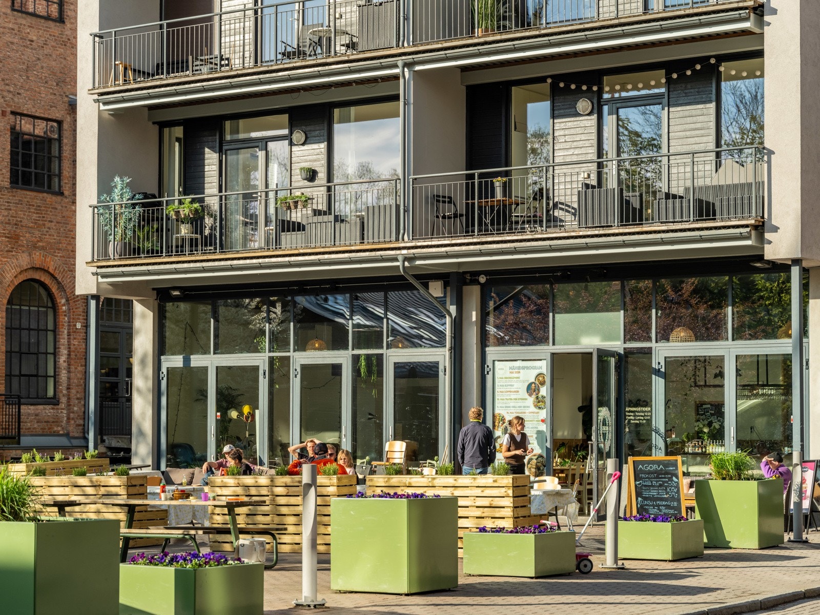 Det er flere serveringssteder her. Galleribilde