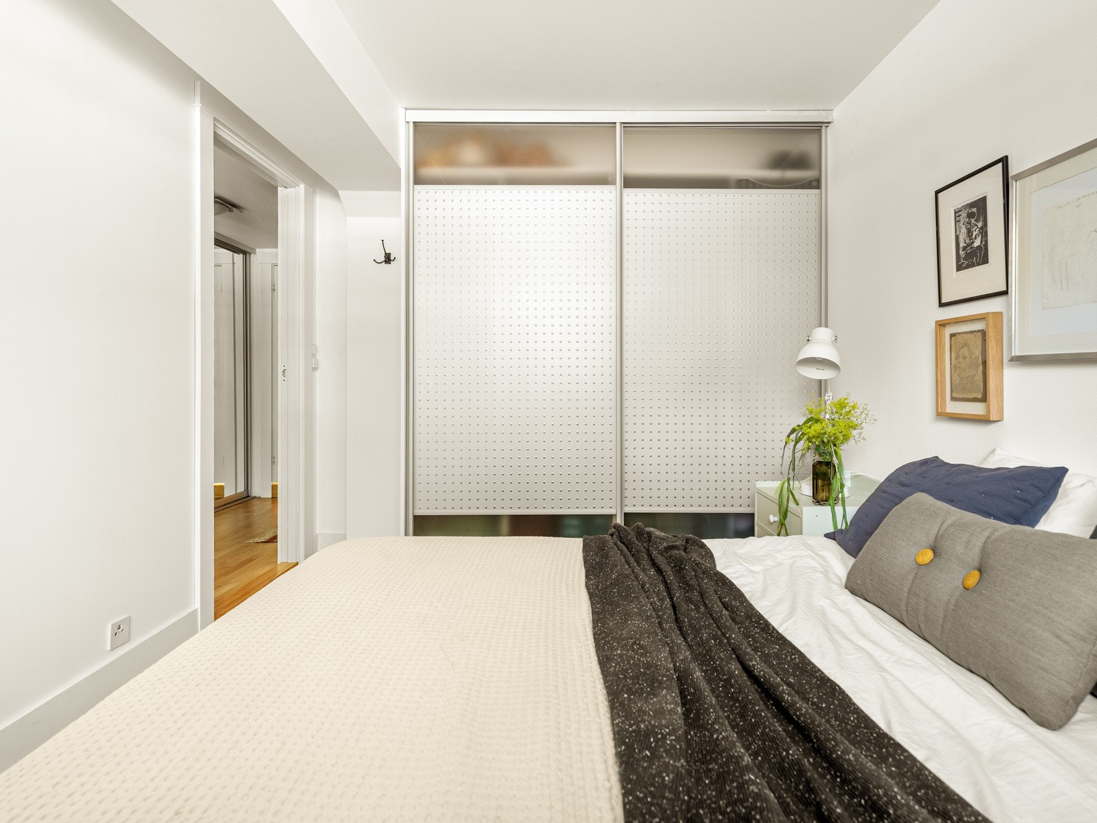 Dette rommet har også meget bra med skapplass. Galleribilde