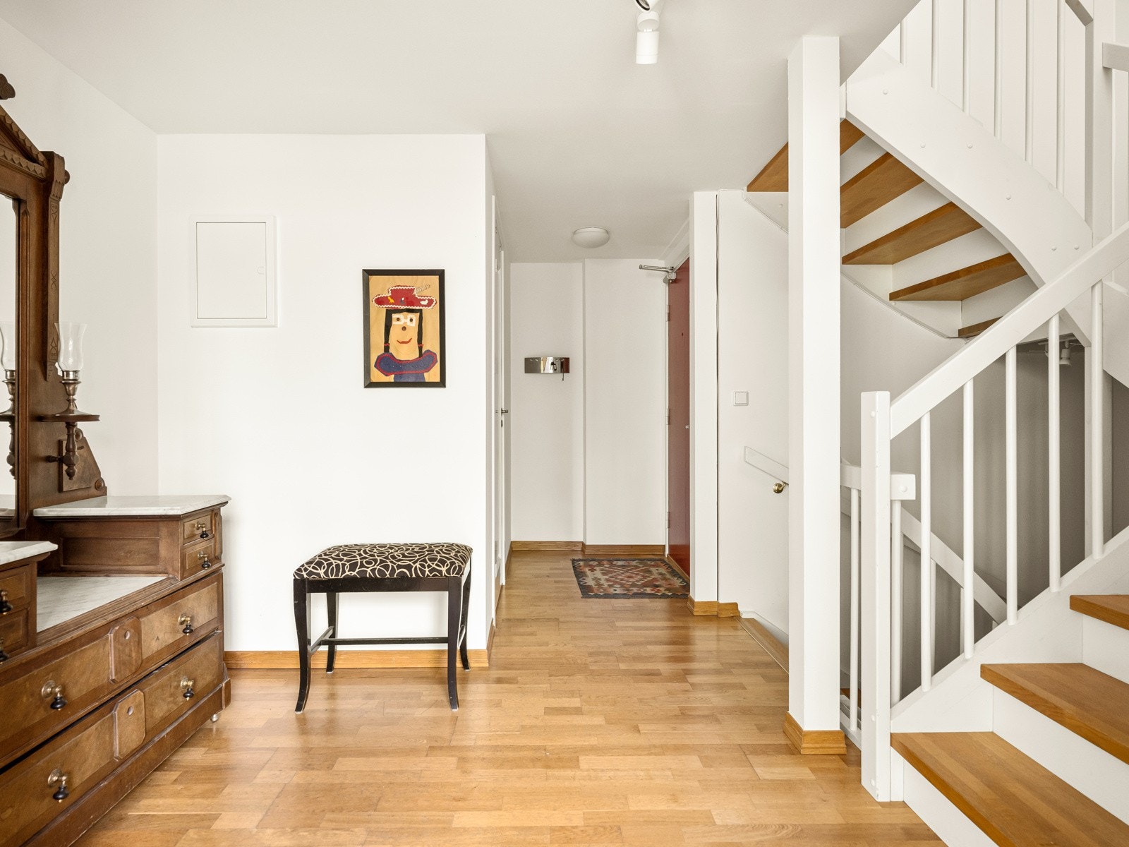 Selve gangen har god plass, som selvsagt er veldig praktisk. Galleribilde