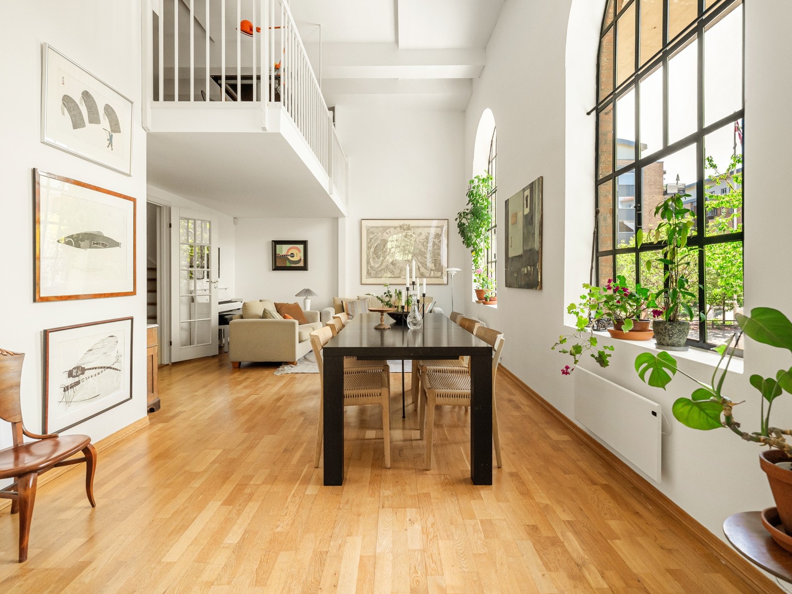 Over stue henger en mesaninetasje, som du får se mer av senere. Galleribilde