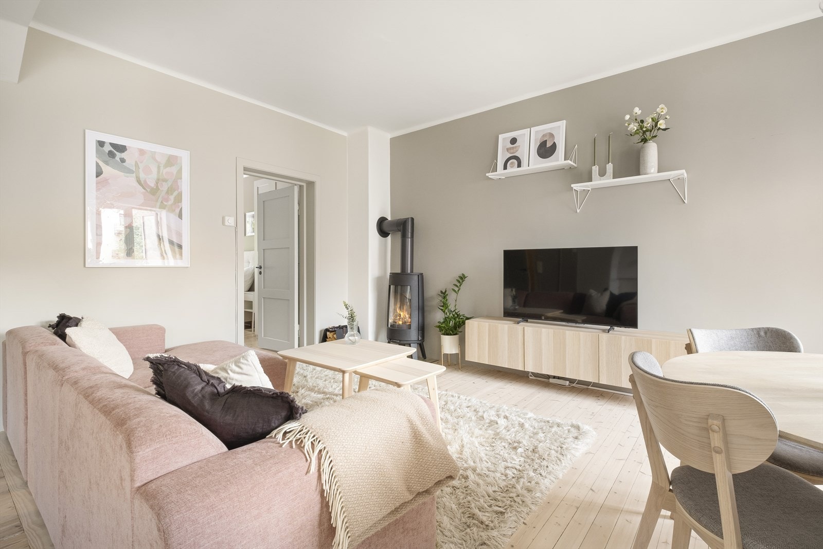 Varmtvann, fiberinternett og kabel-TV er inkludert i felleskostnadene. Galleribilde