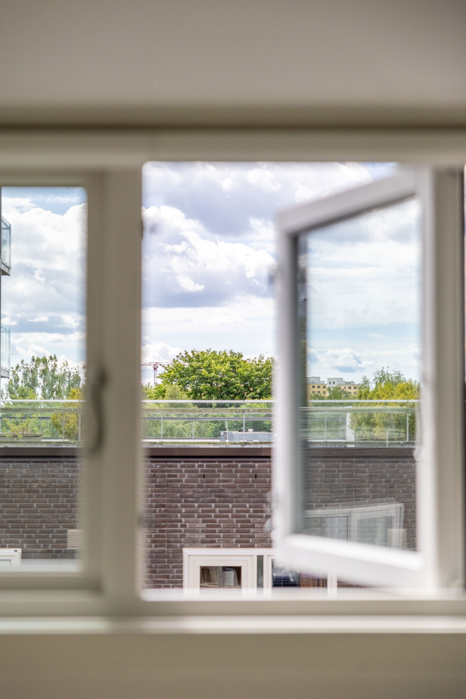 Leiligheten har byggets beste utsikt, med praktisk talt ingen gjenboere. Galleribilde