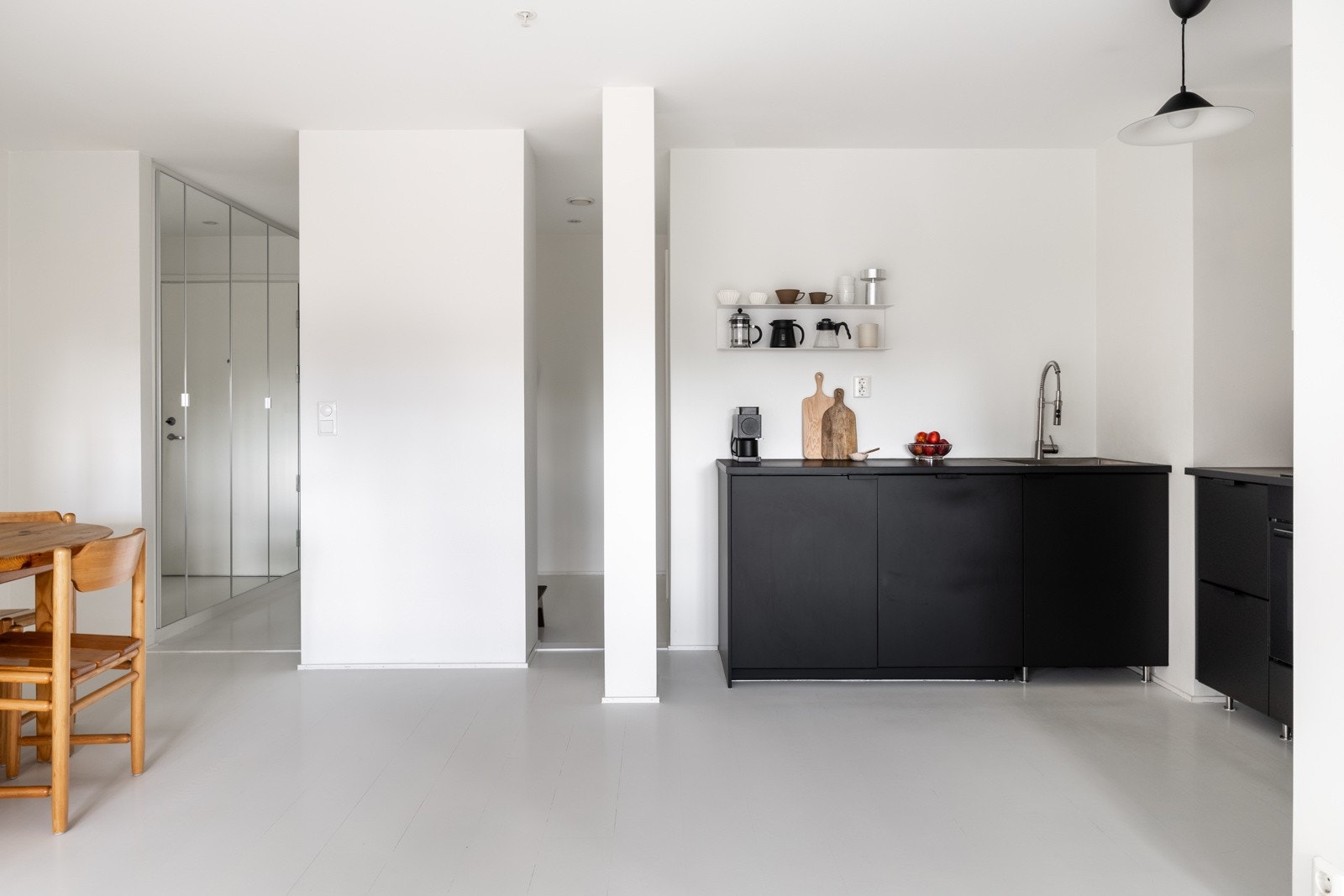 Nytt kjøkken i 2019, samt utskifte av ventiler i moderne ventilasjonsanlegg i 2023. Galleribilde