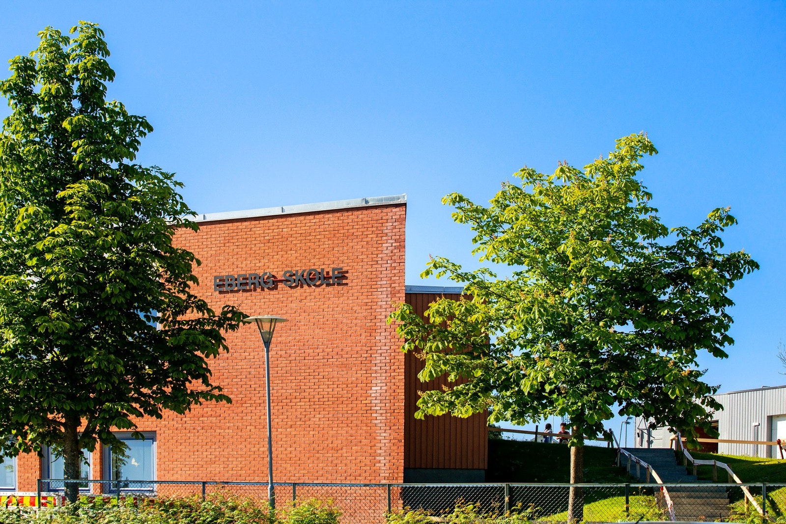 Fra ditt nye hjem kan barna trygt vandre oppover til Eberg Skole. Galleribilde