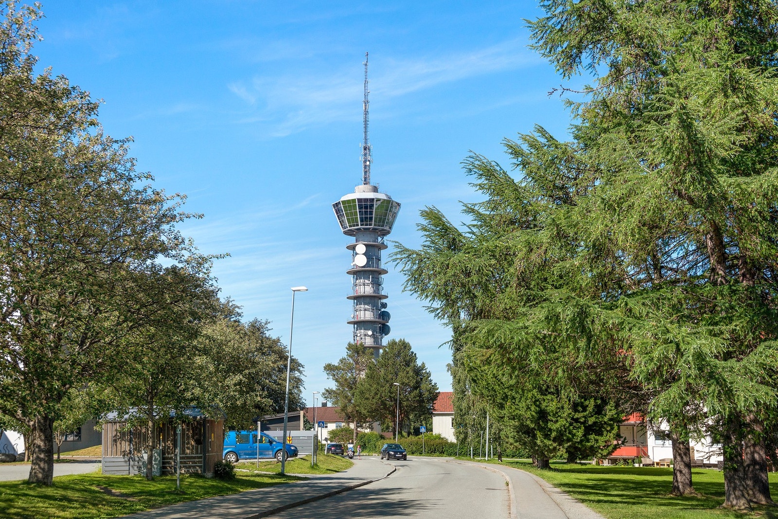 Tyholttårnet er et signalbygg i Trondheim og gir deg både panoramautsikt over byen og et måltid ved Egon. Galleribilde