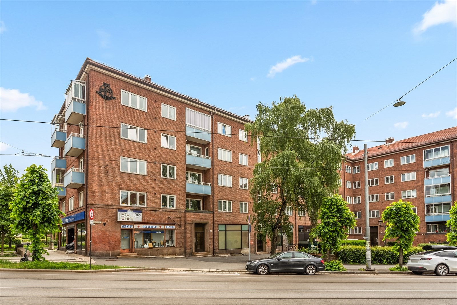 Trondheimsveien 109 tilhører et hyggelig borettslag, bestående av tilsammen 305 andelsleiligheter og 1 tjenesteleilighet. Galleribilde
