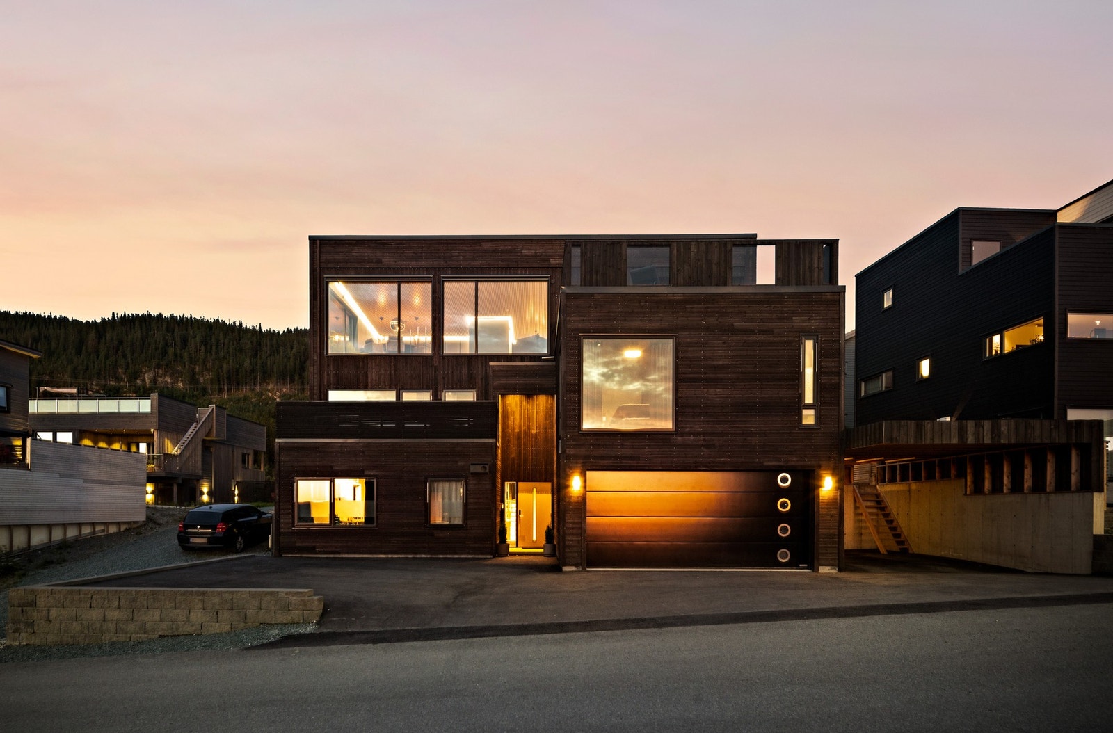 Velkommen til en fantastisk funkisbolig på hele 326 kvm med egen utleiedel på etterspurte Løvset Galleribilde