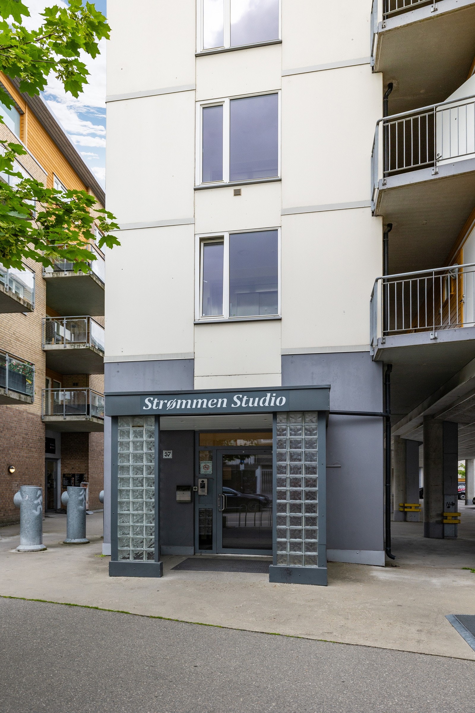 Strømsveien 57 - Inngangsparti Galleribilde