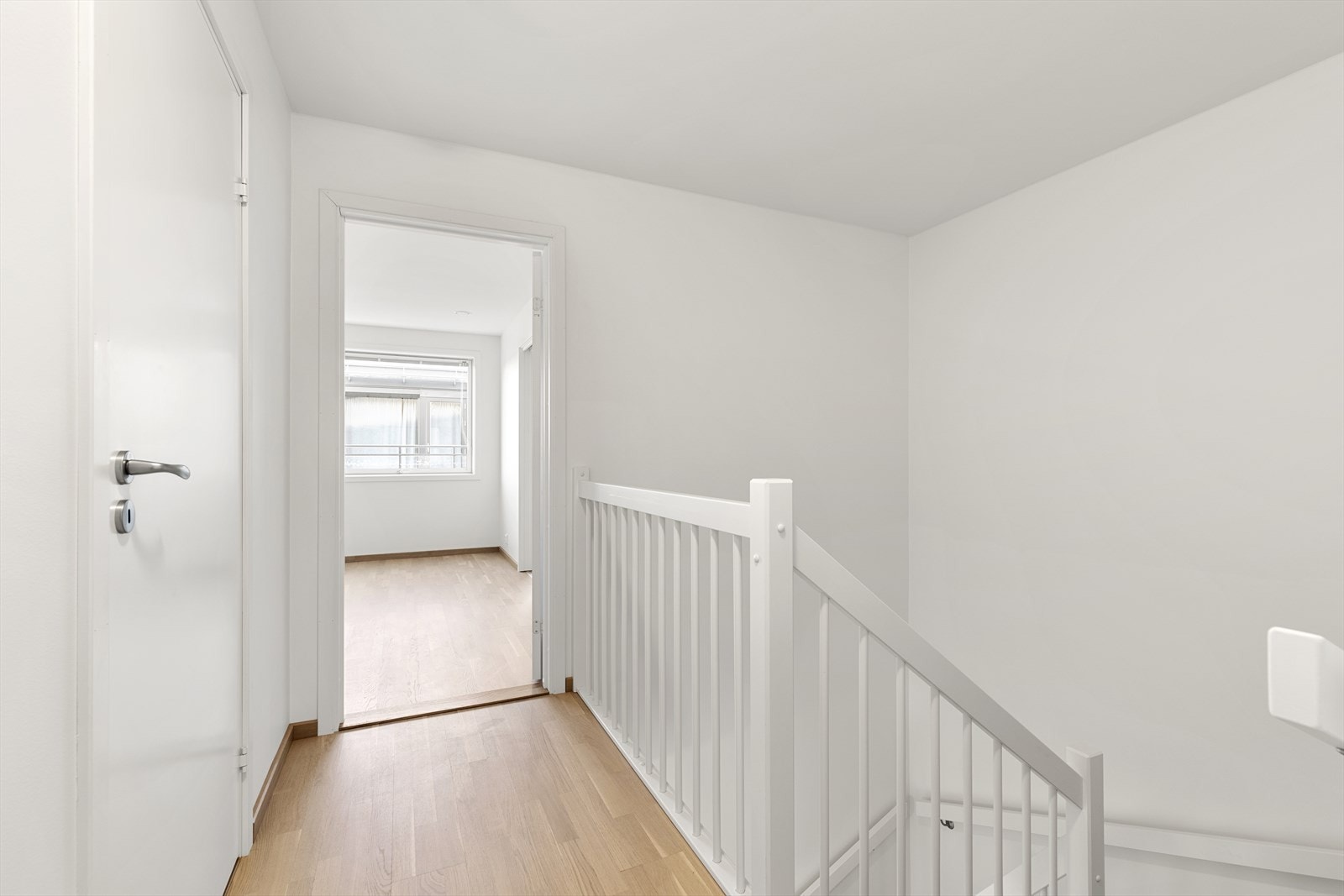 2. etasje består av 3 soverom og 1 bad. Galleribilde