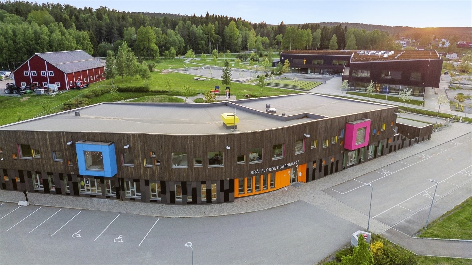 Kort vei til Bråtejordet Barnehage og Bråtejordet Ungdomsskole. Galleribilde