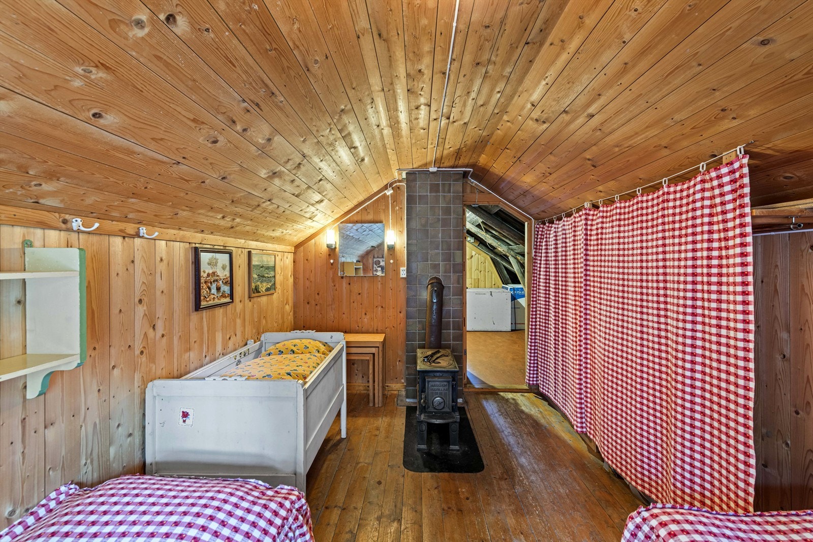 2. etasje i hytta+ Galleribilde