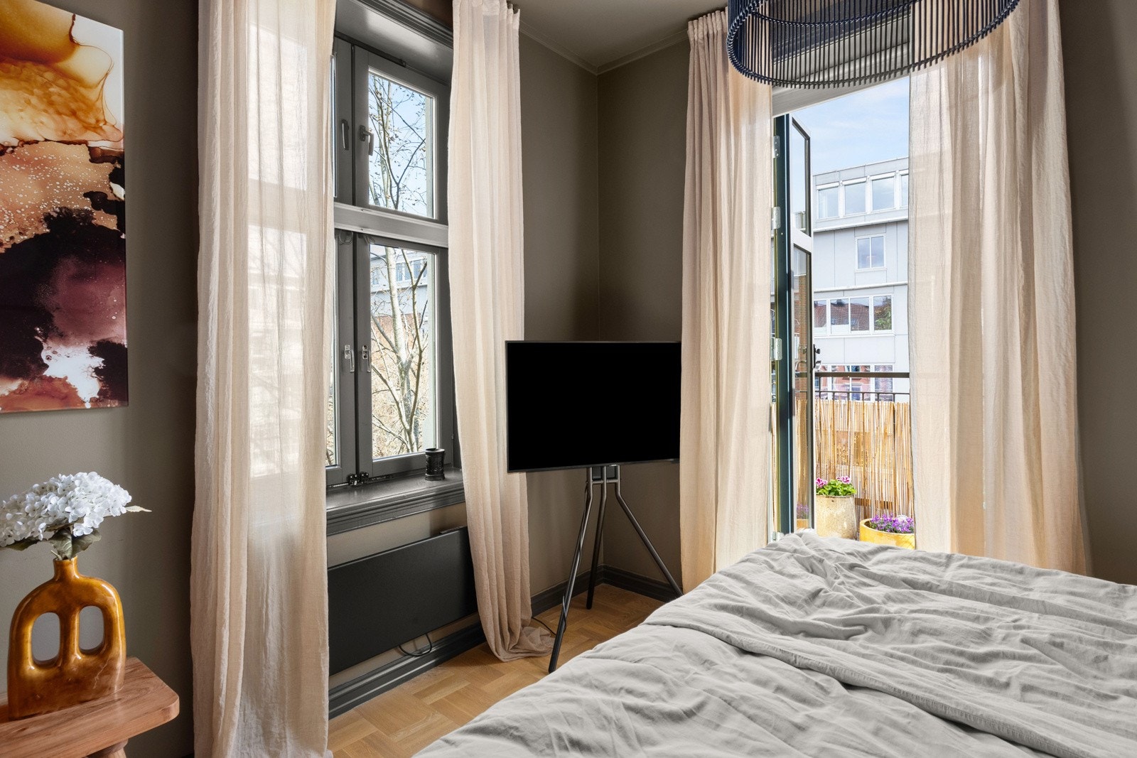 Her får du store vindusflater som gir godt med lysinnslipp! Galleribilde