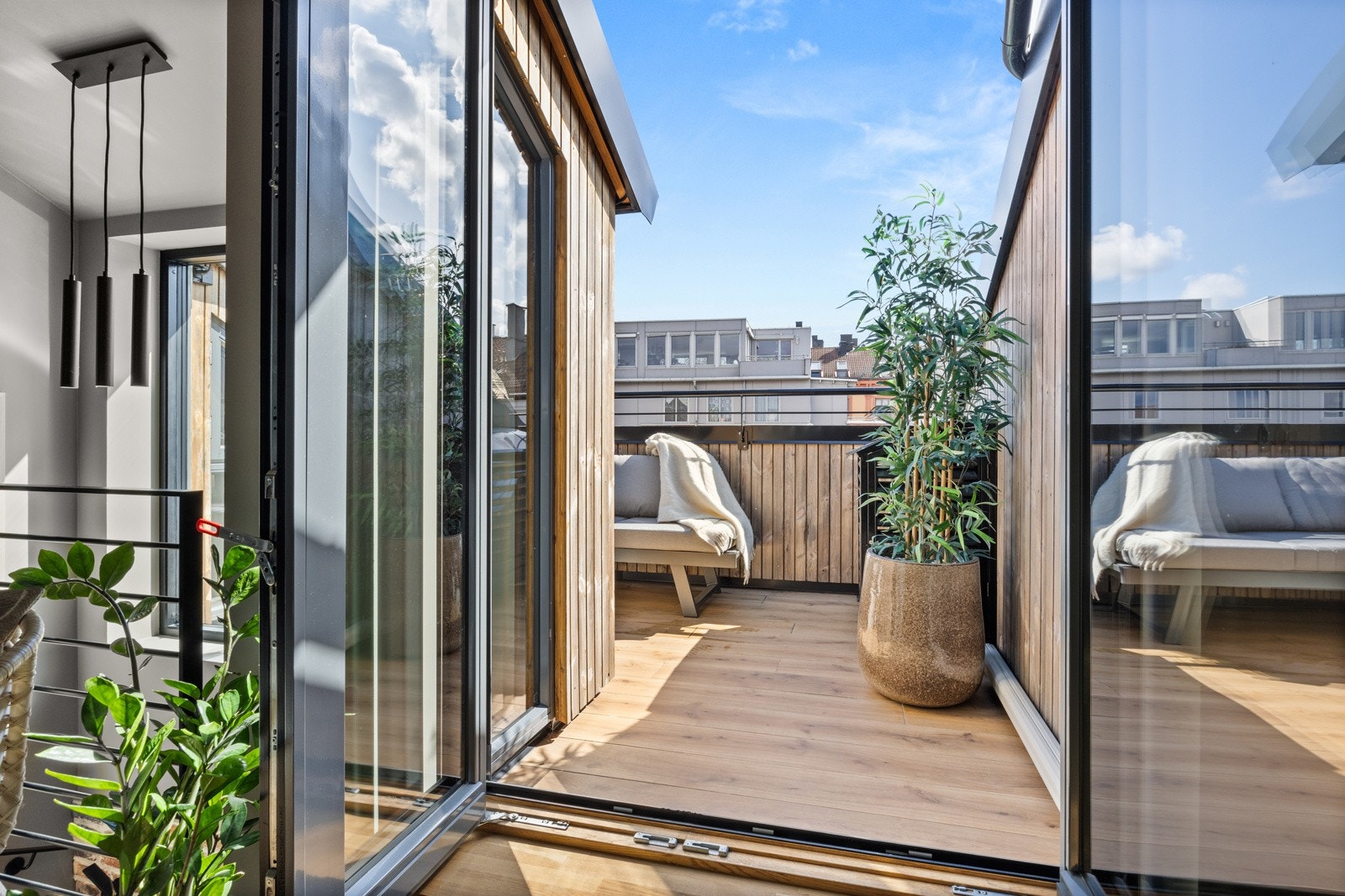 Loftsetasjen forlenges av en herlig takterrasse på 6 kvm! Galleribilde