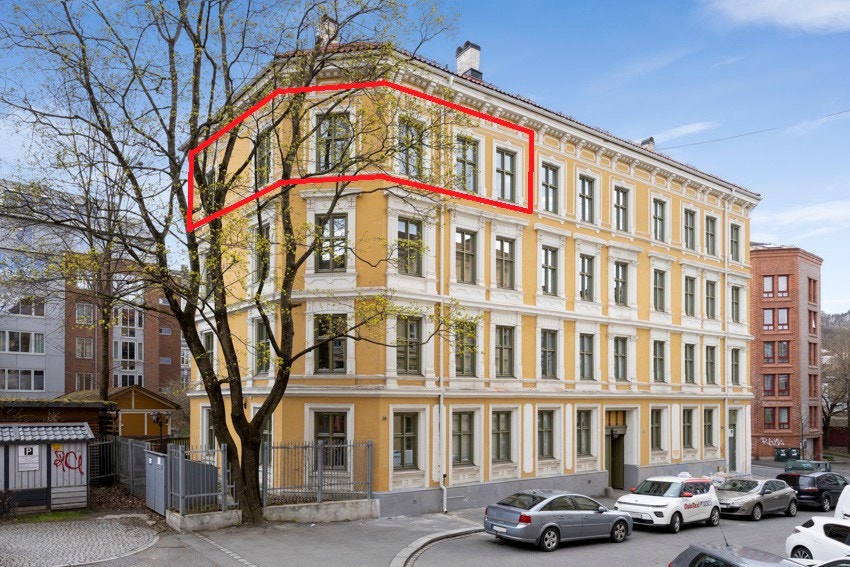 Leiligheten ligger i byggets 4 og 5 etasje. Leilighetens 4.etasje er markert i rødt. Galleribilde