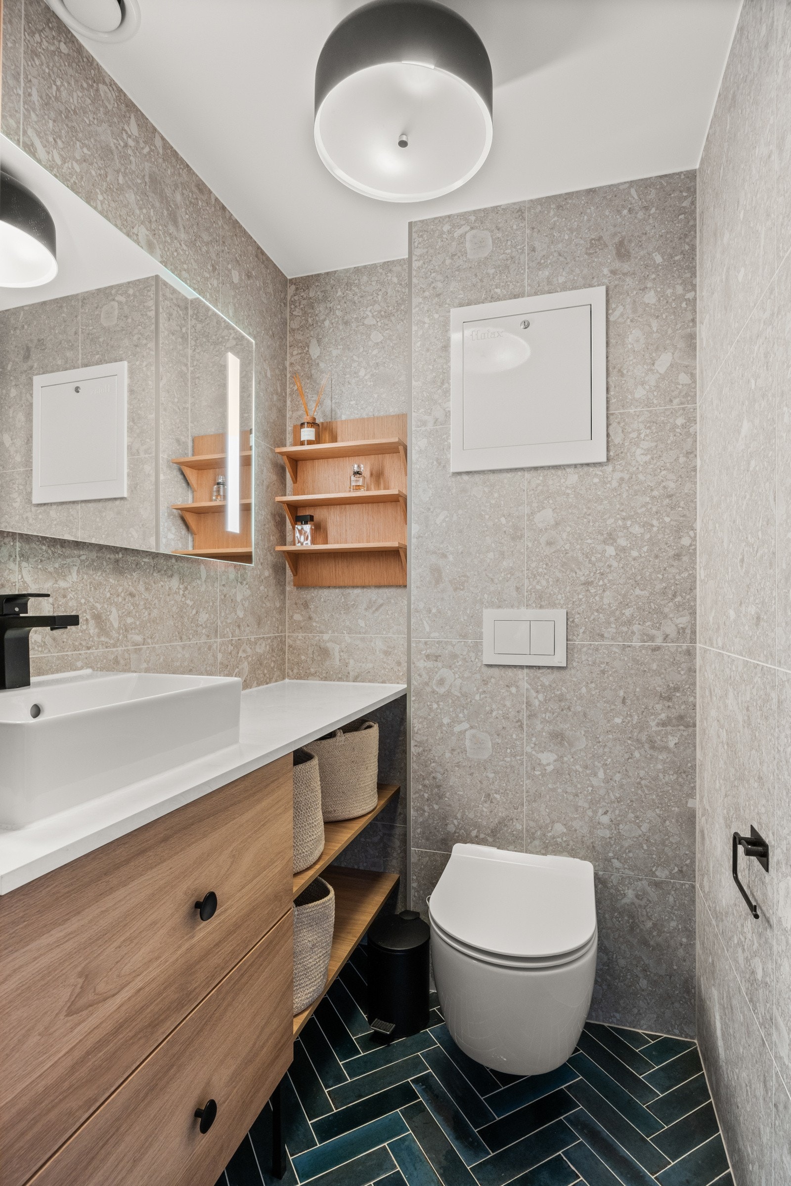 Toalettrommet er etablert i 2023 og fremstår moderne med lekre detaljer! Galleribilde