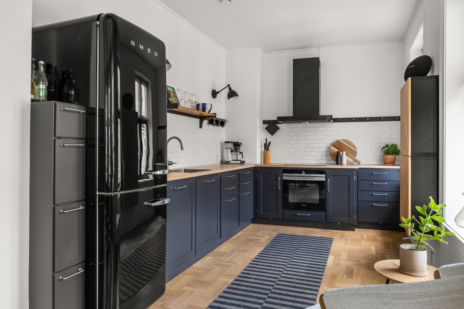 Fra spisestuen finner du et lekkert Kvänum kjøkken fra 2018. Galleribilde