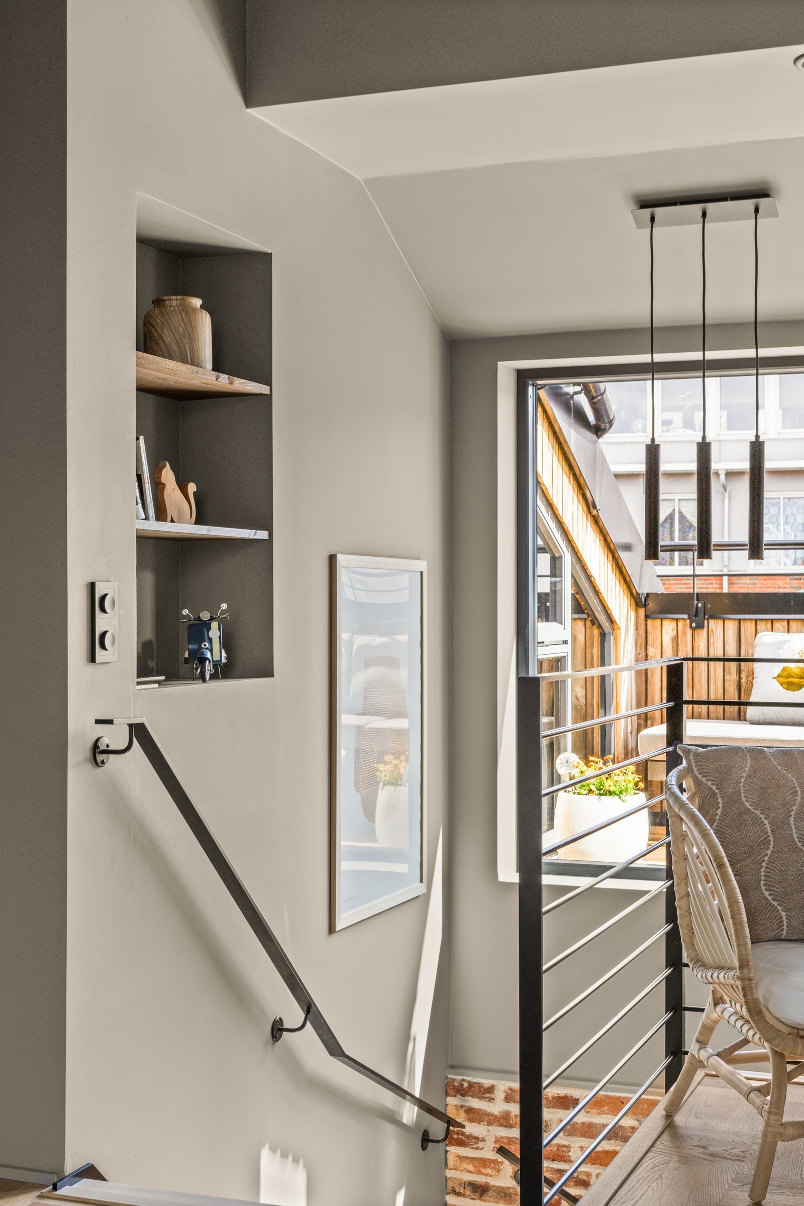 - Detalj av trappeløp ned til underetasjen - Galleribilde