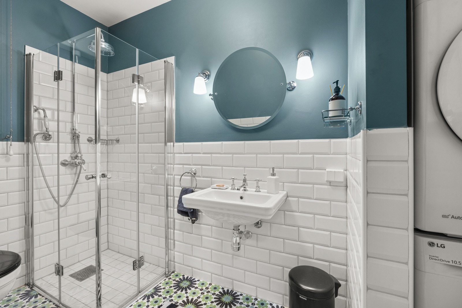 Det er behagelige varmekabler i gulv. Inventar fra Burlington. Galleribilde