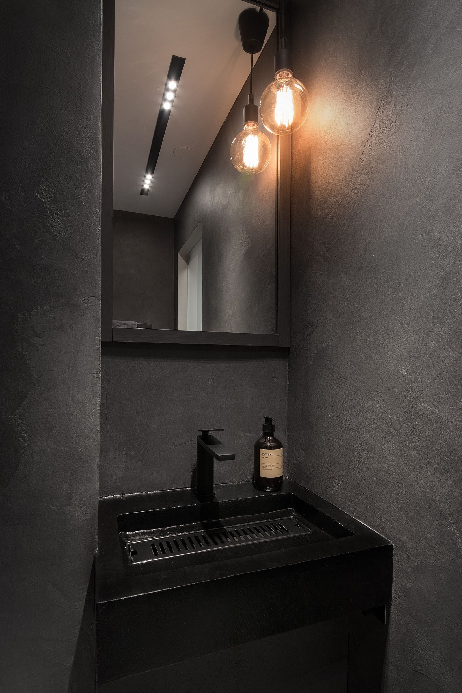 Bad totalrenovert i 2013, fornyet med mikrosement i 2019. Galleribilde