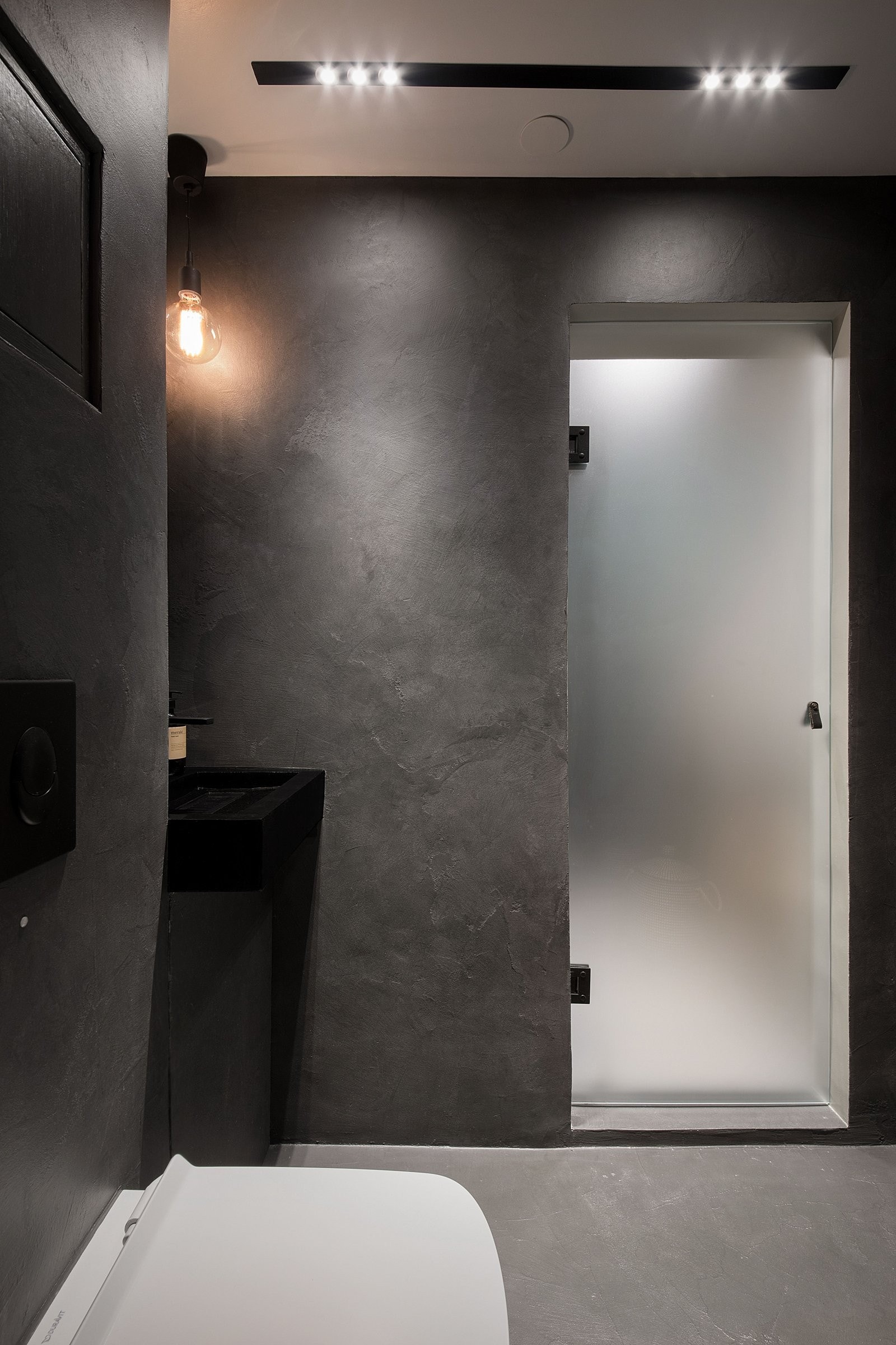 Badets flater har en mørk koksgrå nyanse. Galleribilde