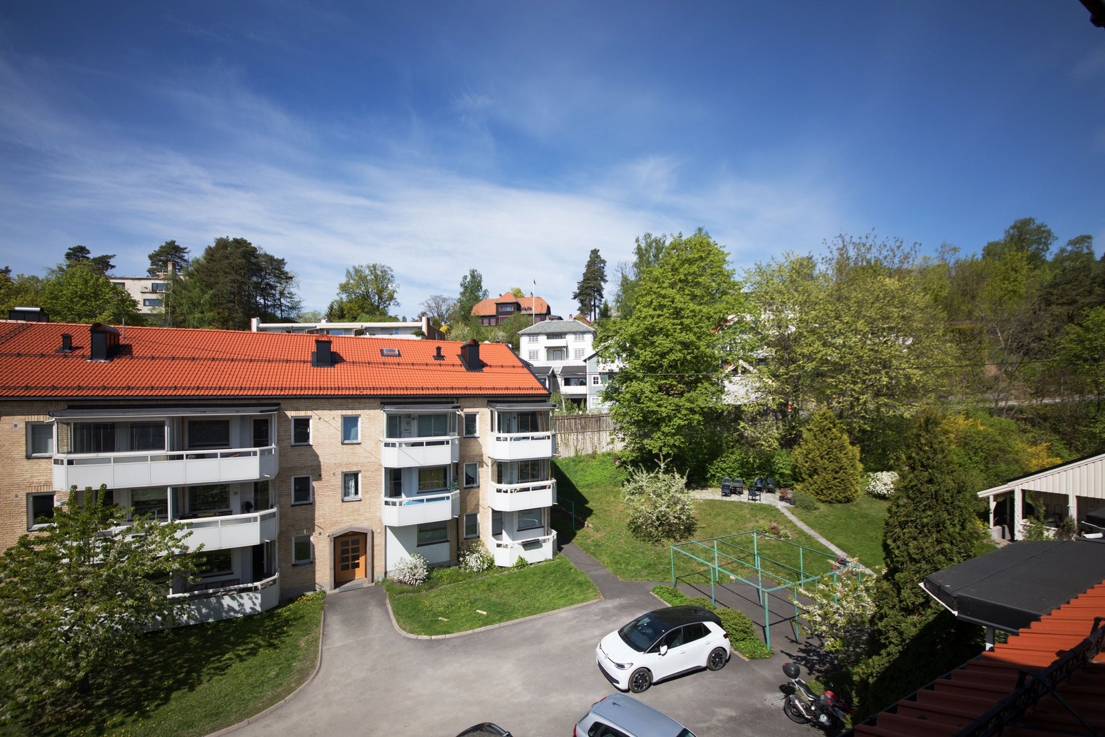 Flott utsikt mot den koselige hagen. Galleribilde