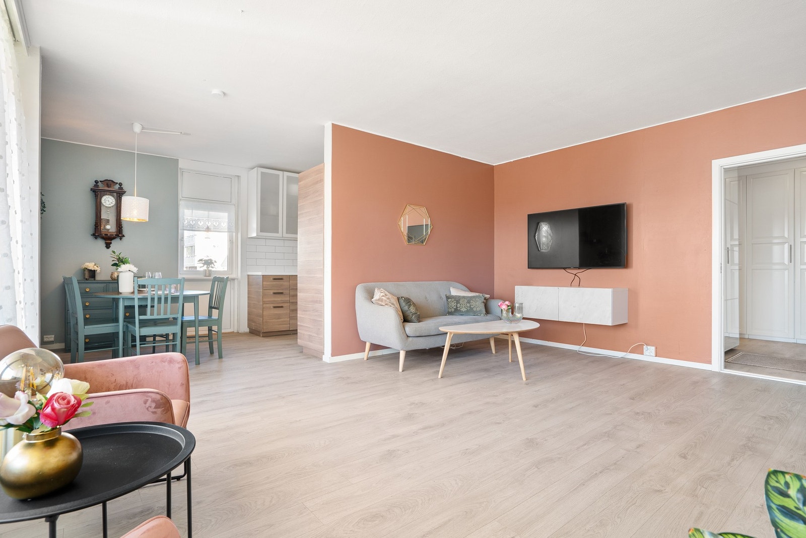 Særdeles lekker 4-roms leilighet beliggende i 2. etasje. Galleribilde