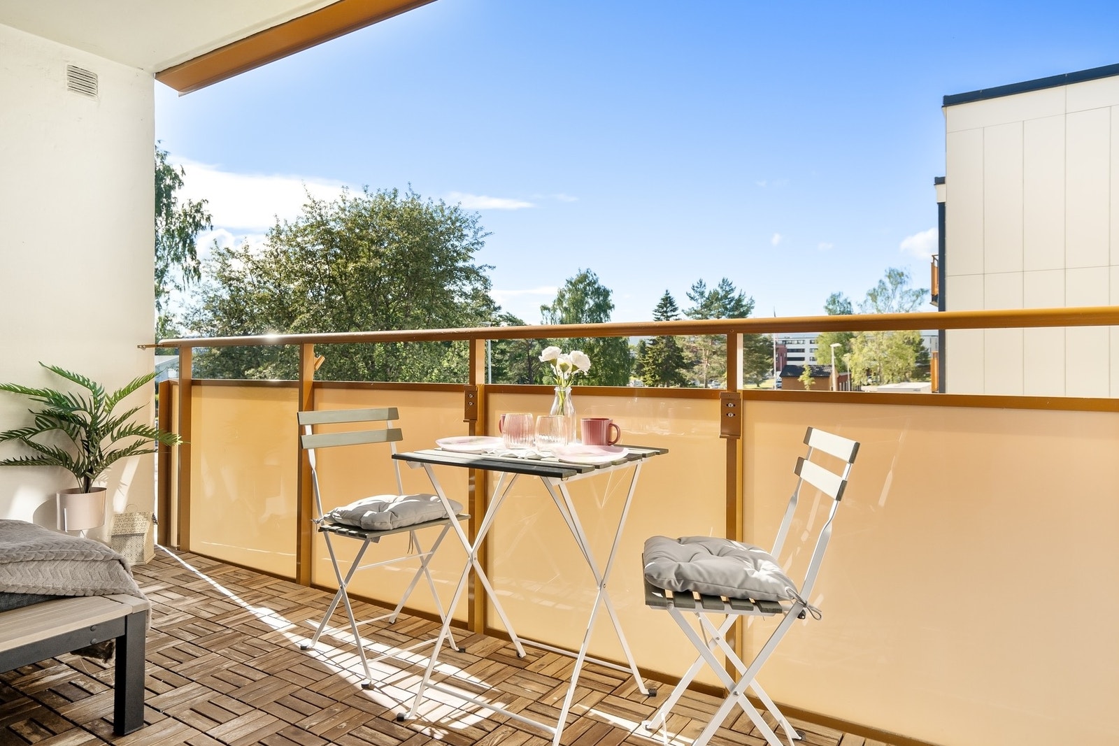 Fra stuen er det utgang til en koselig sørøst vendt balkong. Galleribilde