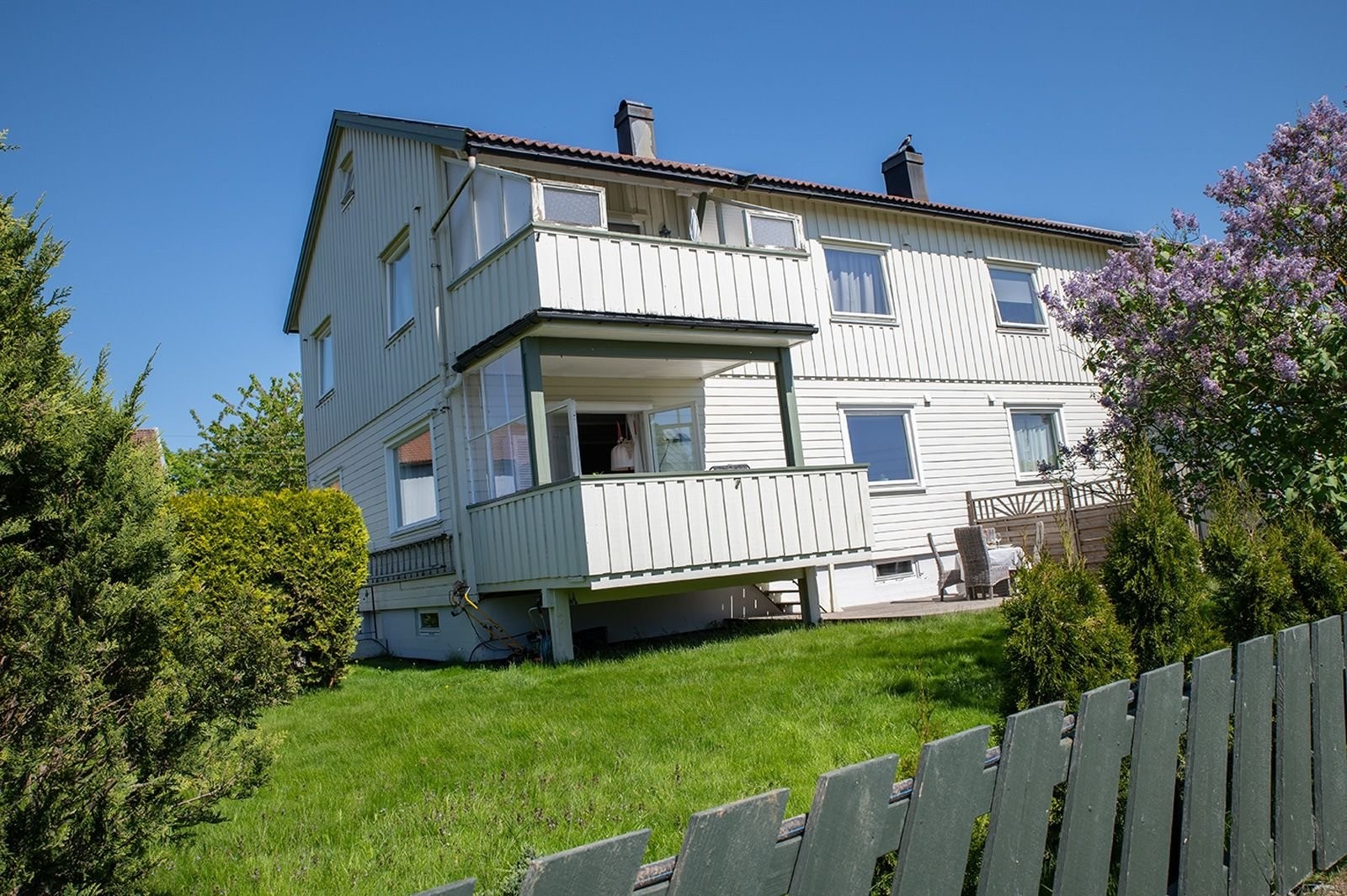 Fin plen foran bygningen Galleribilde