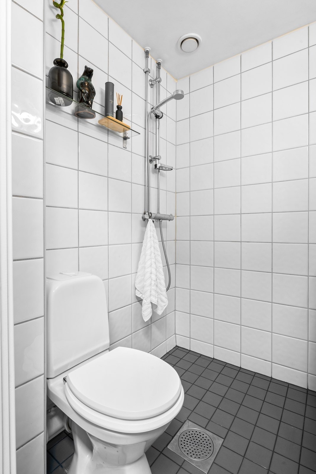 Lyst og modernisert bad i regi av borettslaget i 2001. Galleribilde