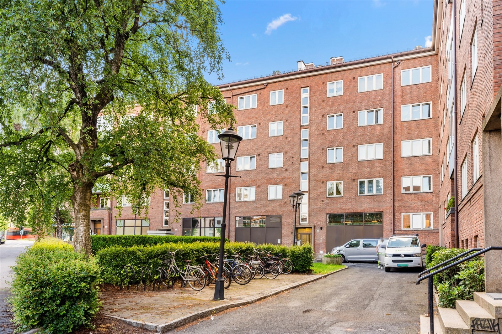 Velkommen til Engelsborg borettslag! Borettslaget er veldrevet og har en god vedlikeholdshistorikk. Galleribilde