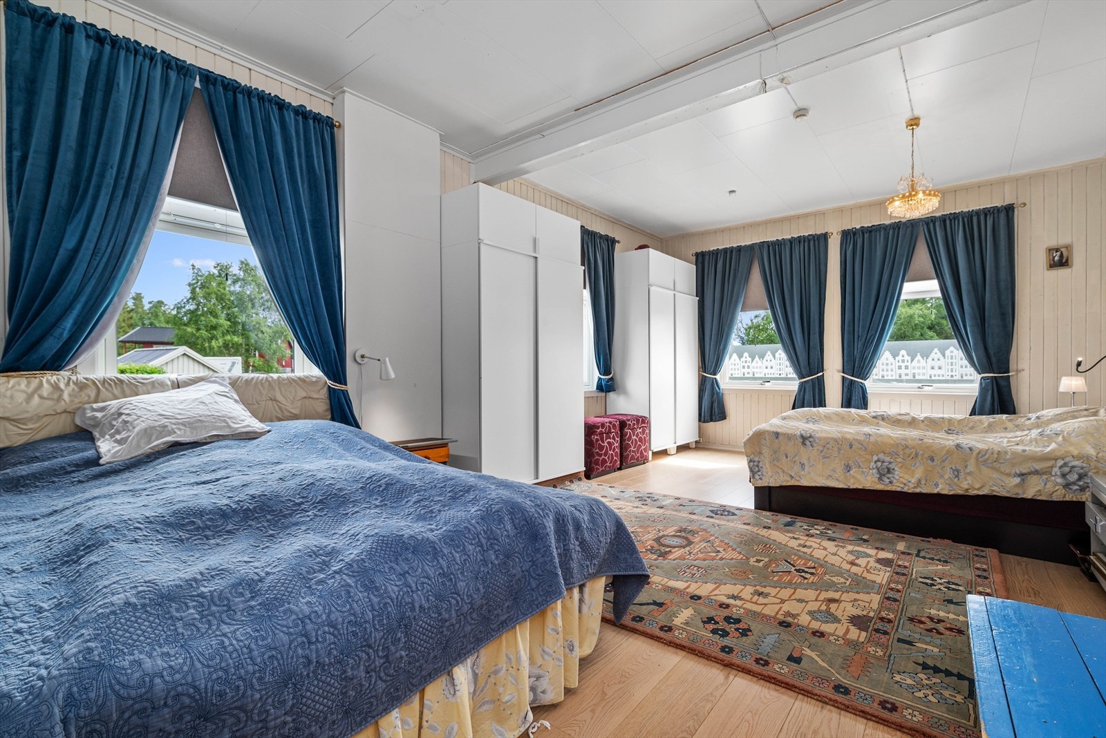 Soverommet i 1. etasje er på ca. 30 kvm. med gode muligheter for å dele opp slik at man får flere rom Galleribilde