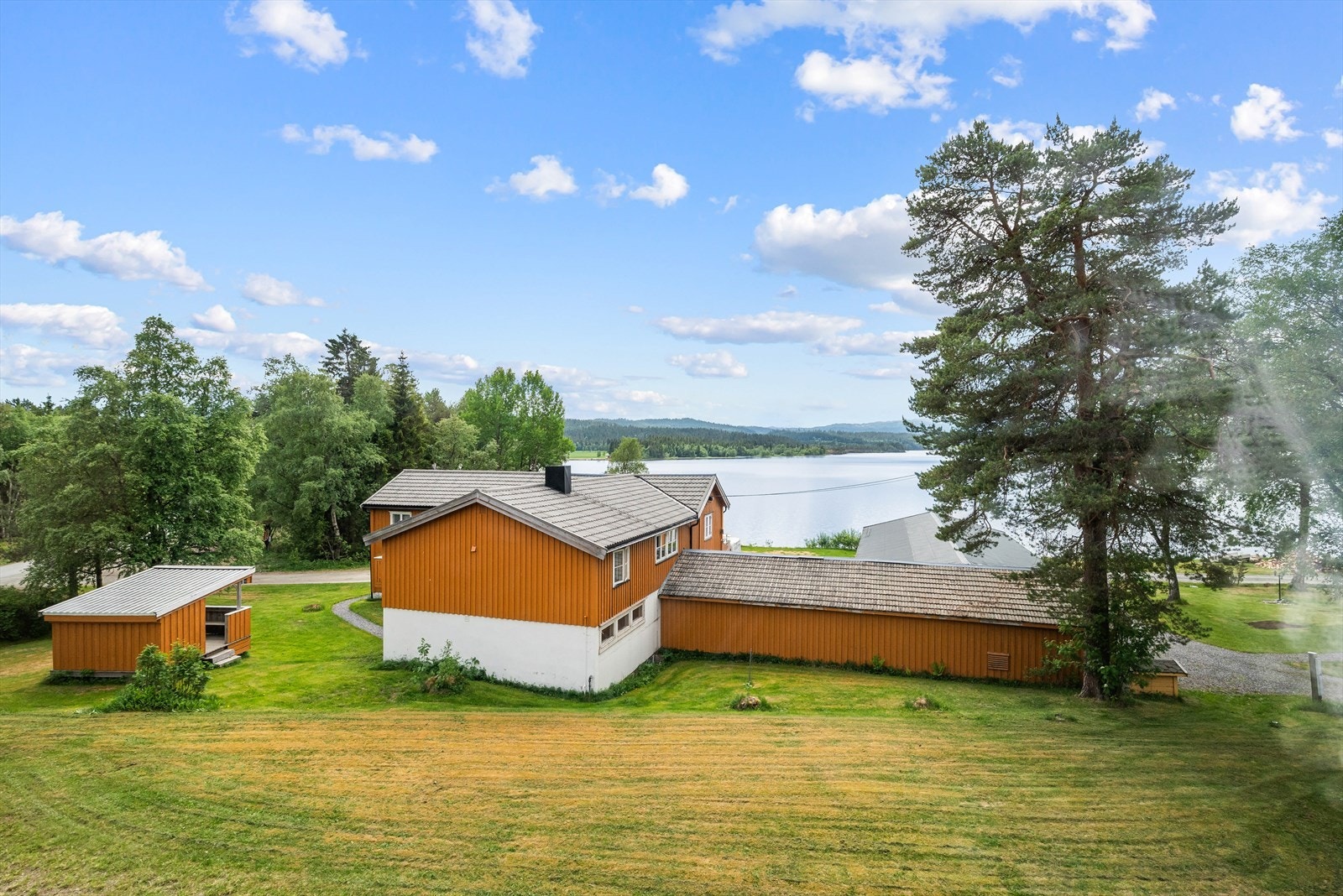 Utsikt fra stuevinduet i 1. etasje Galleribilde