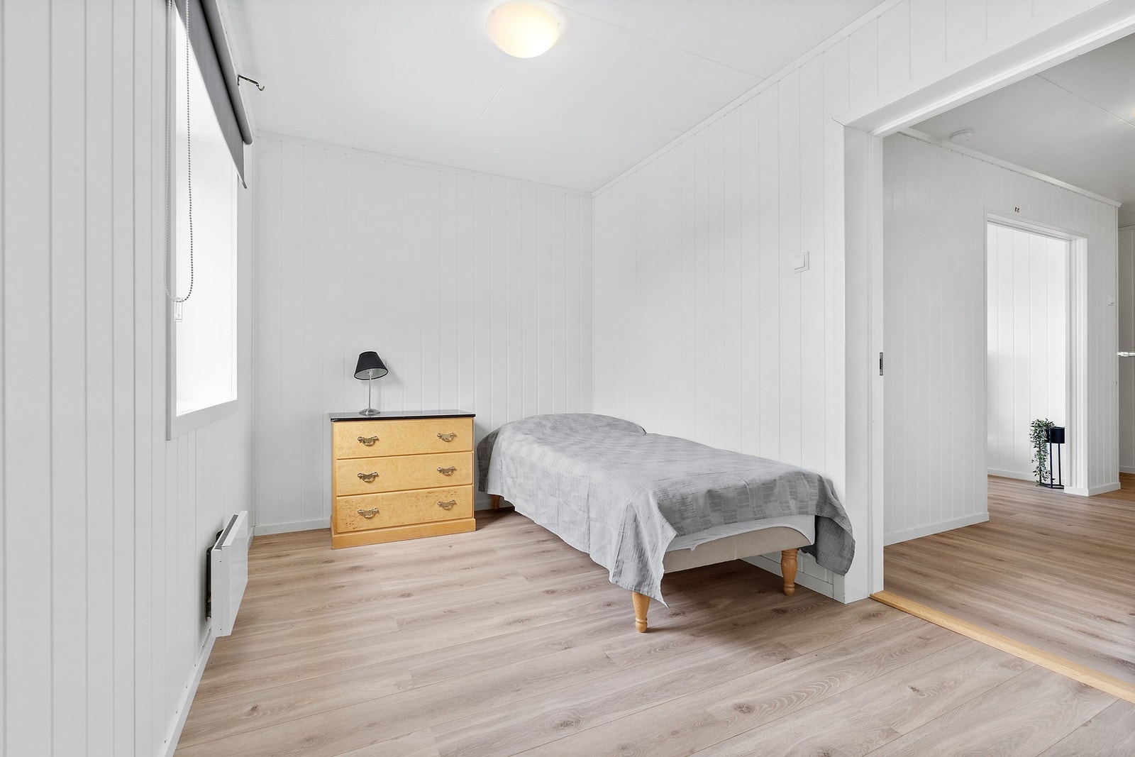 Soverom med garderobe Galleribilde
