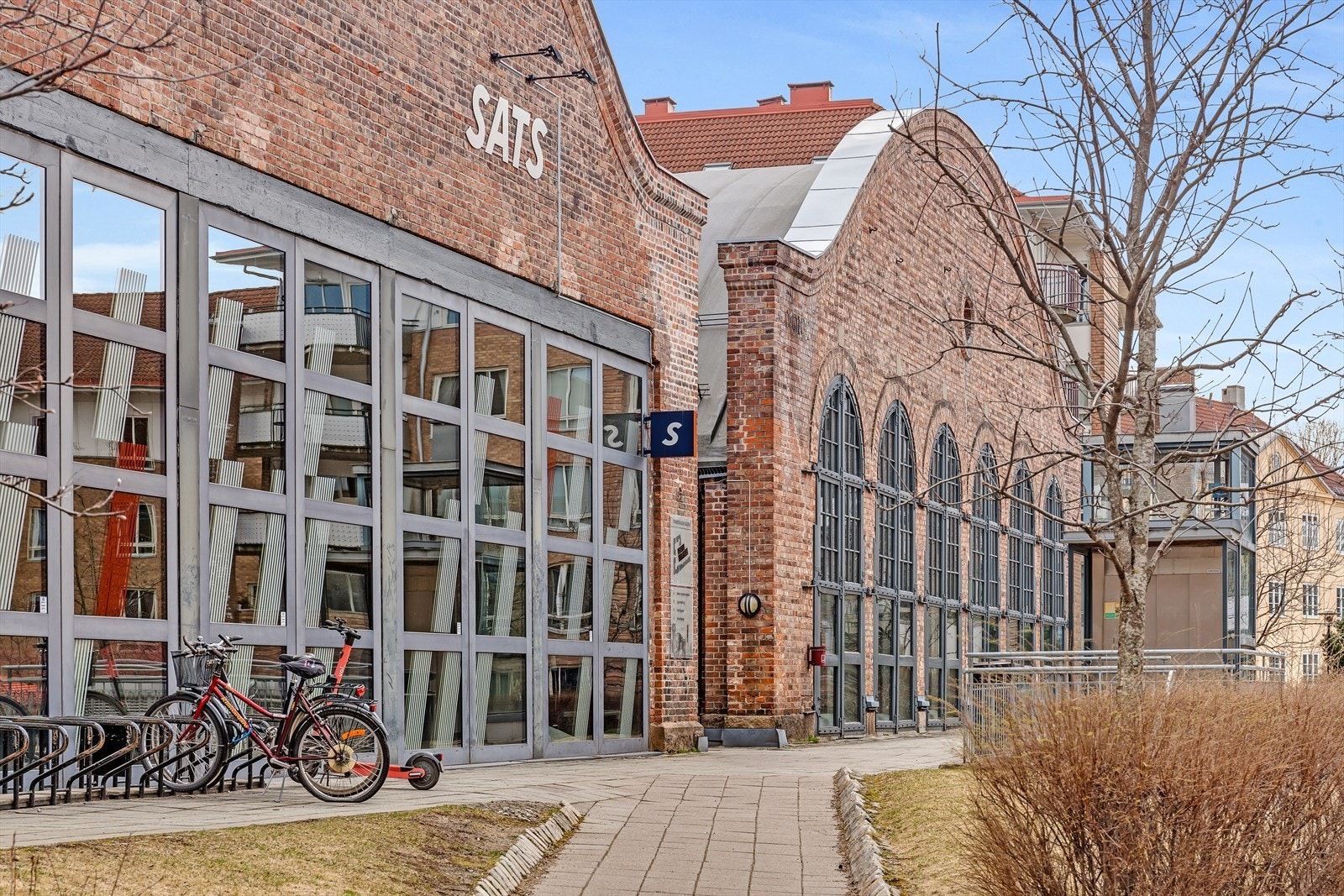 Kun få minutter gange fra boligen finner du SATS Sagene som er en av flere treningstilbud i nærområdet Galleribilde