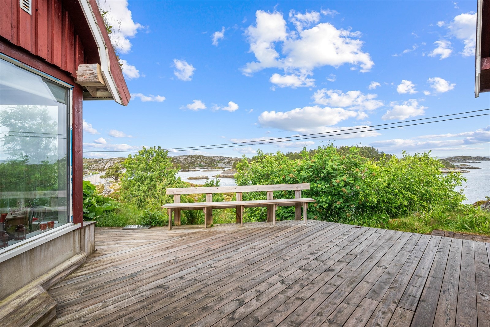 Beliggenheten sørger for fantastisk utsikt over sjøen og de idylliske omgivelsene. Galleribilde