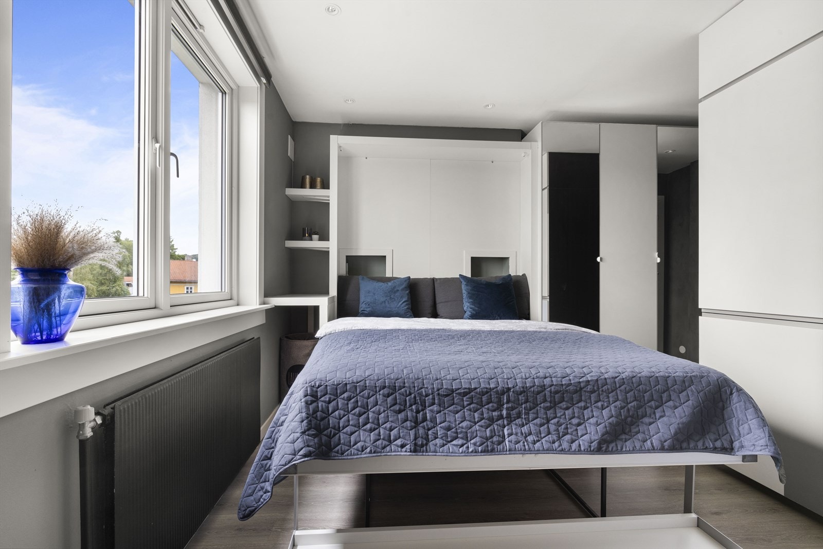 Meget praktisk skapseng (160cm) fra Clei med sofa under seng. Galleribilde