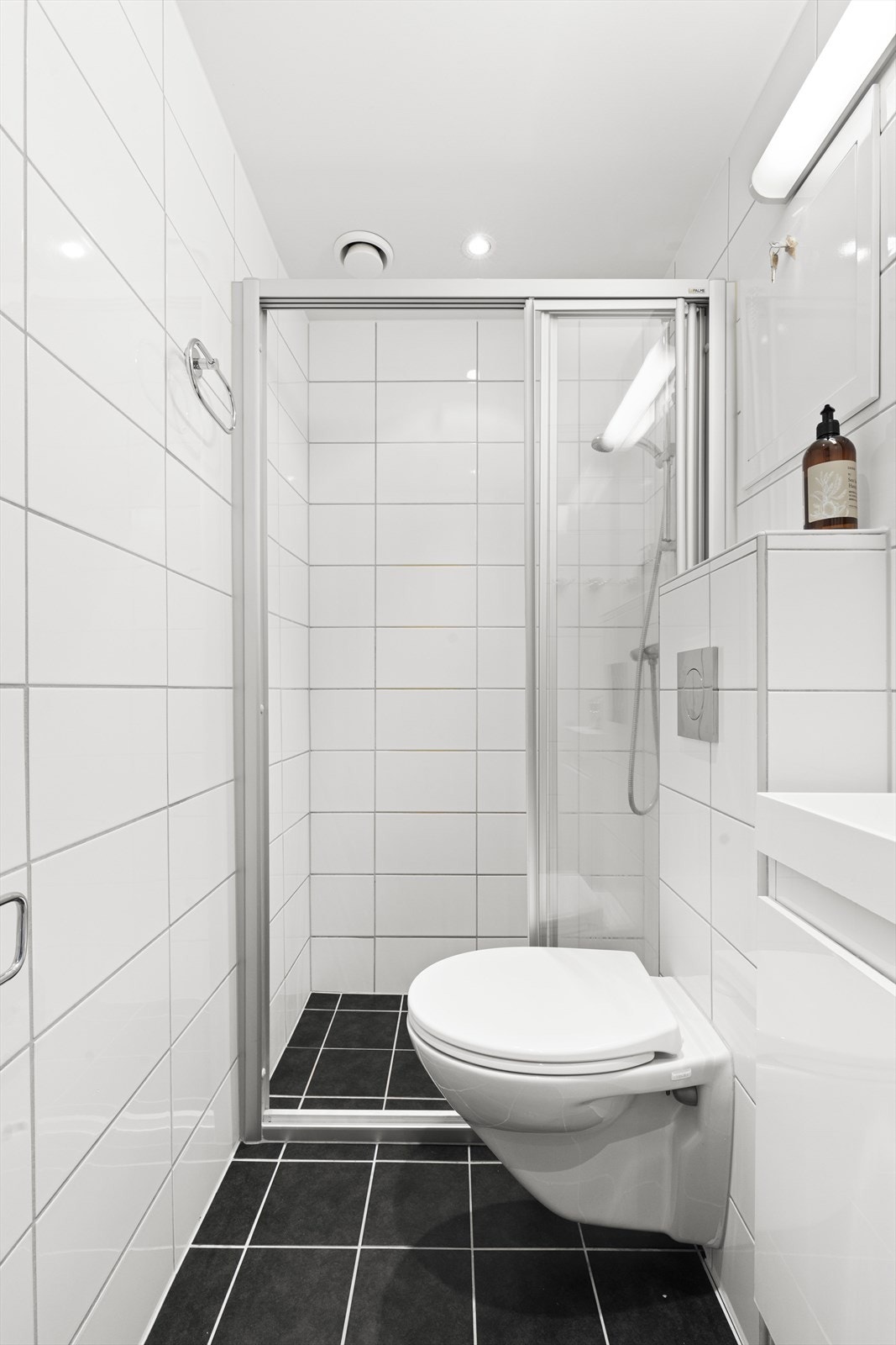 Delikat og flislagt bad fra 2014. Galleribilde