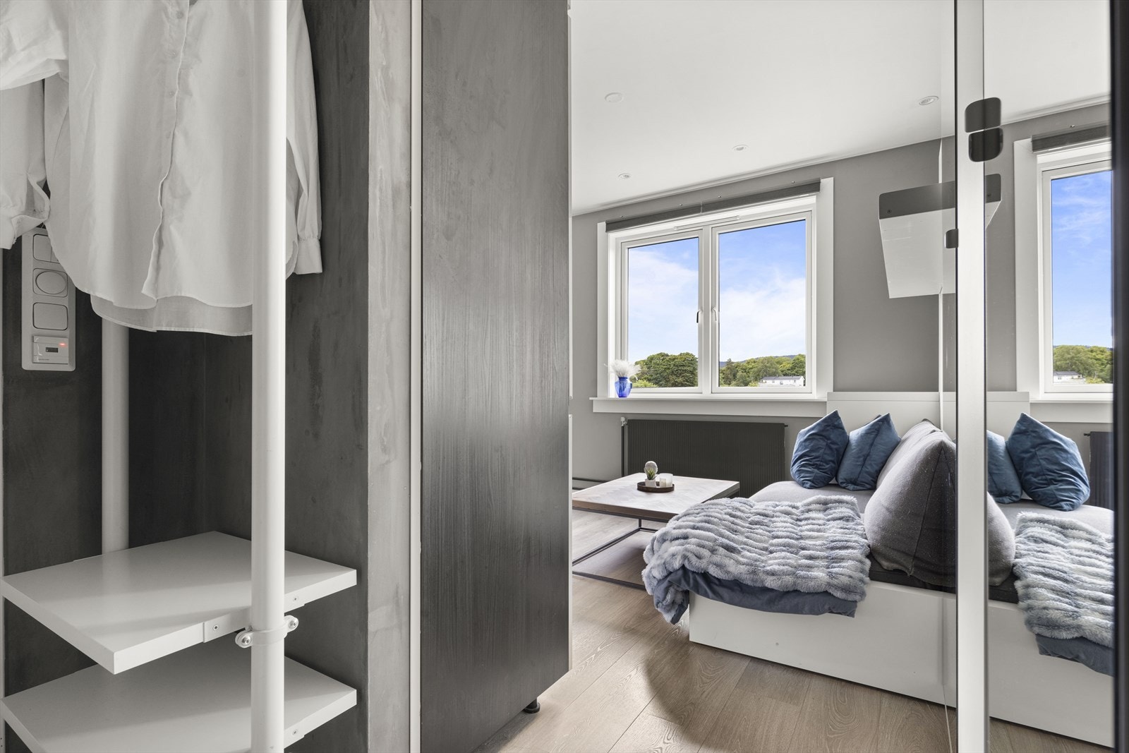 Leiligheten har også dimbare downlights i tak. Galleribilde