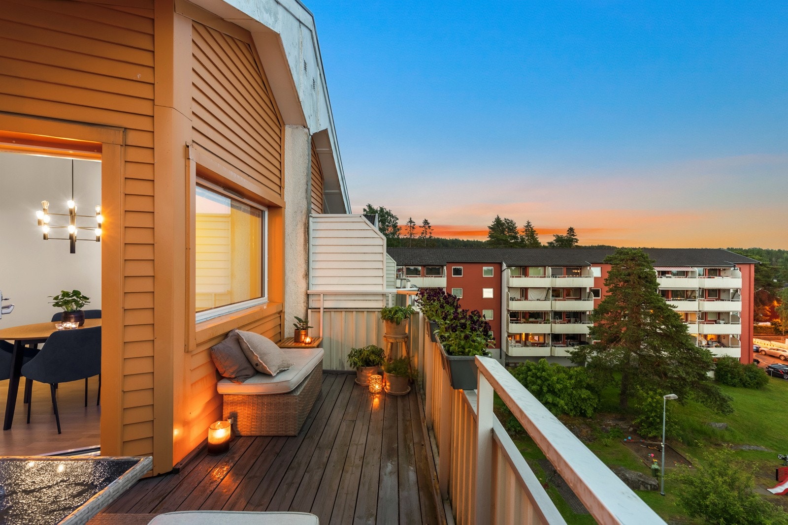 Beliggenheten er god og vender ut mot et rolig og grønt fellesområde Galleribilde