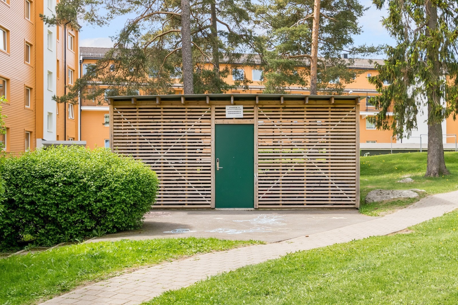 Borettslaget har de siste årene fått på plass eksterne sykkelskur for beboerne i Fuglemyra Galleribilde