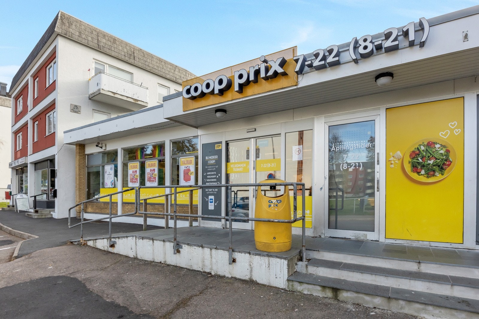 Kun 1 min gange unna boligen ligger nærmeste matbutikk. Det er et godt utvalg av butikker i området Galleribilde