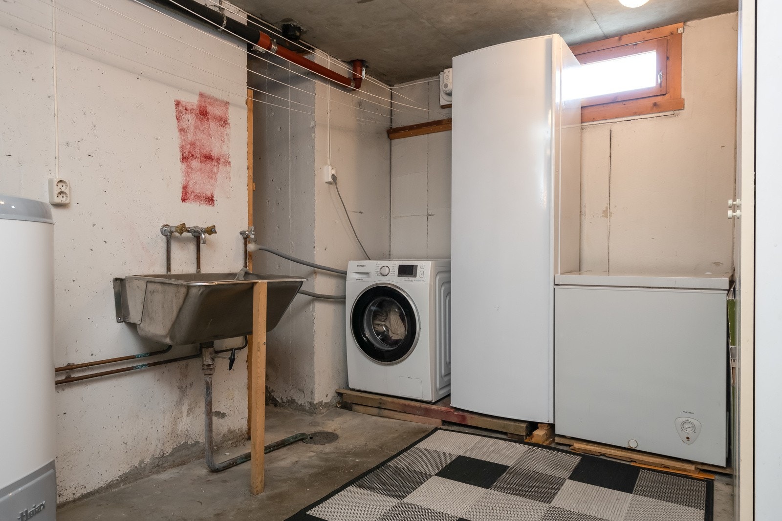 Vaskerom på 9 m². Et rom enhver familie ville satt pris på. Her er det flere boliger i området som har etablert et kombirom av bad og vaskerom. Galleribilde